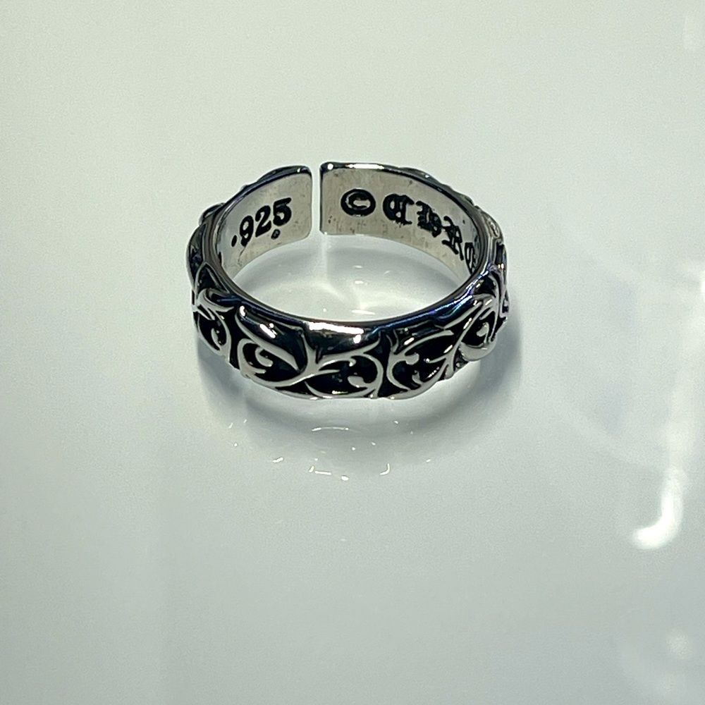 Beautiful chrome hearts ring